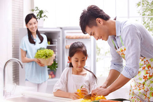 Không phải tiền bạc, phụ nữ muốn hạnh phúc hãy chọn người đàn ông dám đứng bếp nấu cơm, rửa bát vì mình