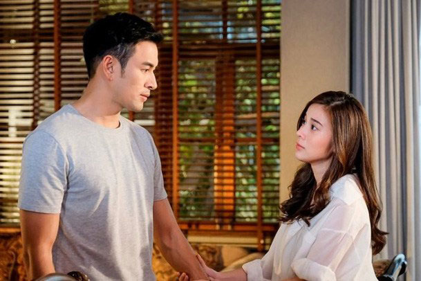 Một lần giặt đồ giúp vợ, tôi cay mắt khi nhận ra mình đã sống quá bạc bẽo