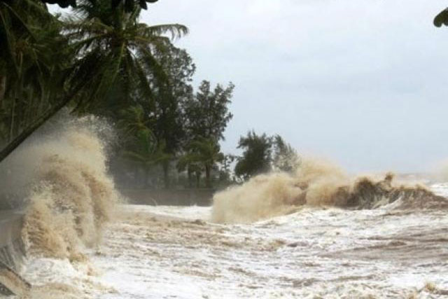 Áp thấp di chuyển nhanh, có thể mạnh lên thành bão, hướng vào quần đảo Hoàng Sa