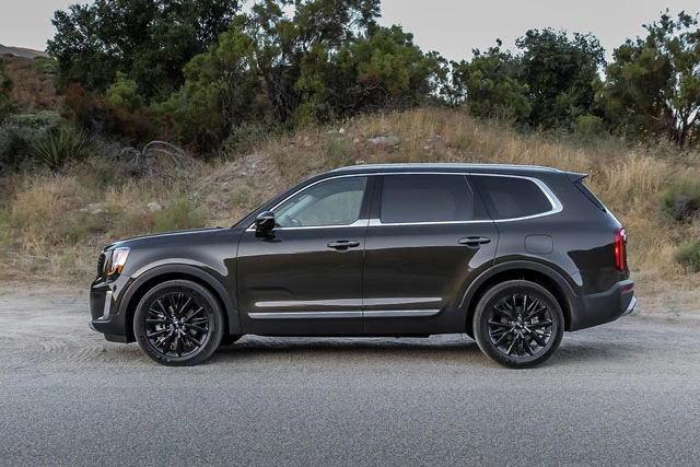 1. Kia Telluride (giá khởi điểm: 31.990 USD).