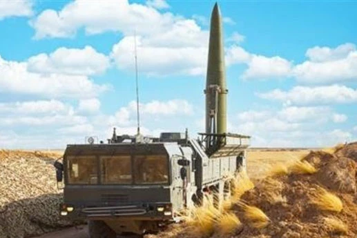 Trong ảnh: Hệ thống tên lửa chiến thuật-tác chiến “Iskander-M” (Ảnh: Vadim Savitsky / TASS)