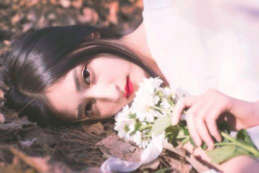 Phụ nữ dại mới chạy theo đàn ông, phụ nữ khôn chọn 3 điều này để phấn đấu cả đời