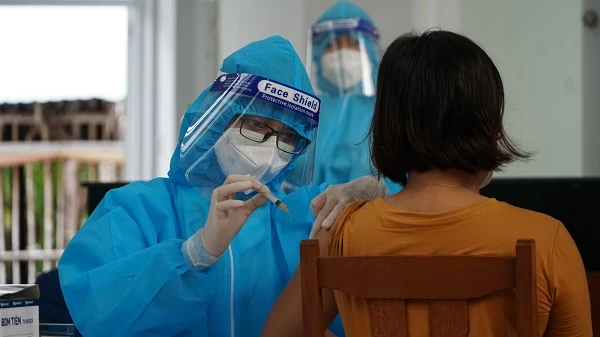Ban thường vụ Thành ủy Trà Vinh phê bình nghiêm khắc đối với bà Nguyễn Thị Trúc Ly do có liên quan đến việc phân bổ vaccine COVID-19 cho một số doanh nghiệp trên địa bàn không đúng đối tượng ưu tiên.
