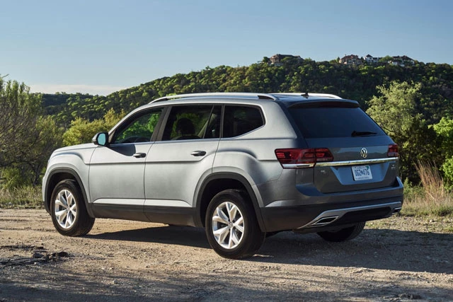 4. Volkswagen Atlas (giá khởi điểm: 32.565 USD).