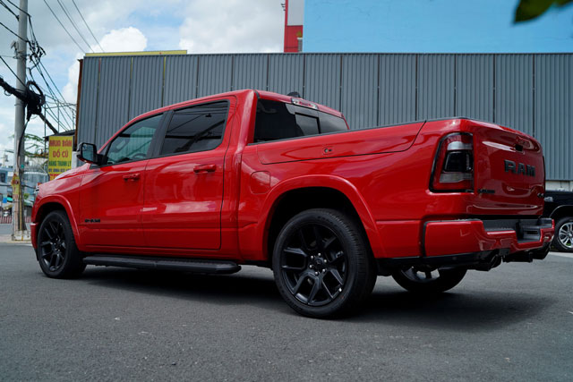Ngắm xe bán tải RAM 1500 Laramie Night Edition đầu tiên tại Việt Nam, giá hơn 5 tỷ