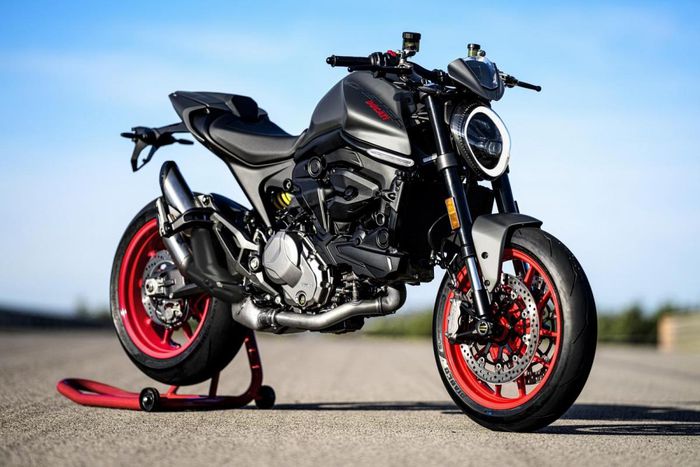 Ducati Monster 2021 chốt giá từ 340 triệu đồng