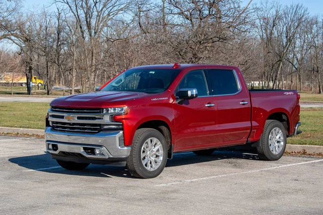 7. Chevrolet Silverado 1500 2021 (giá khởi điểm: 28.600 USD).