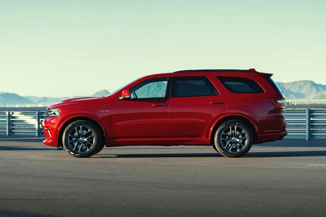 9. Dodge Durango (giá khởi điểm: 33.490 USD).