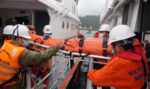 Đà Nẵng: Cứu sống thuyền trưởng tàu cá Quảng Nam bị tời đánh bất tỉnh, tàu chìm do áp thấp nhiệt đới
