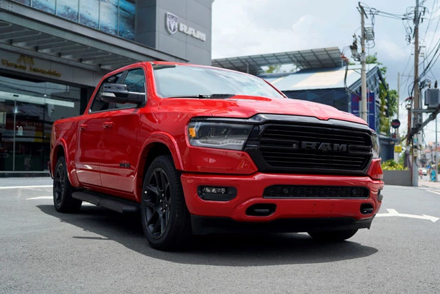 RAM 1500 Laramie Night Edition. Ảnh: JVA.