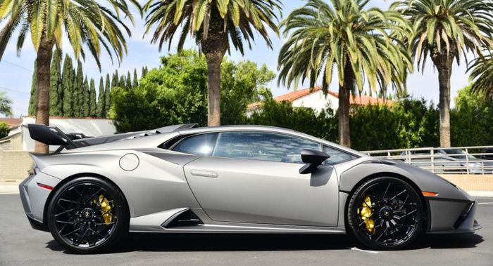Siêu xe Lamborghini Huracan STO cũ được rao bán với giá gần 13 tỷ đồng