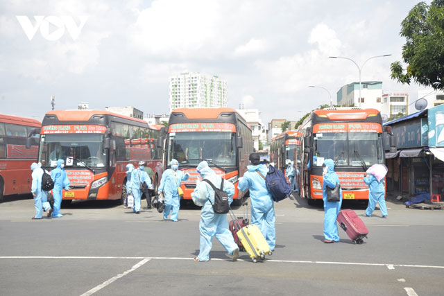 Bộ Y tế: Người tiêm đủ liều vaccine COVID-19 từ TP Hồ Chí Minh về tự theo dõi sức khoẻ tại nhà