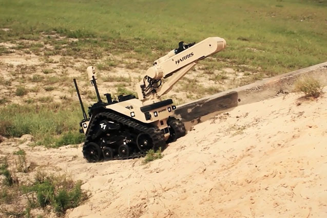 Siêu robot T7 không giúp căn cứ Mỹ thoát đòn?