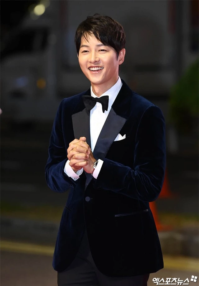 Dàn sao rực rỡ đổ bộ thảm đỏ lễ khai mạc Liên hoan phim quốc tế Busan 2021 - Ảnh 3.