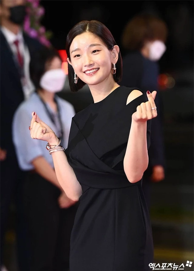 Dàn sao rực rỡ đổ bộ thảm đỏ lễ khai mạc Liên hoan phim quốc tế Busan 2021 - Ảnh 5.