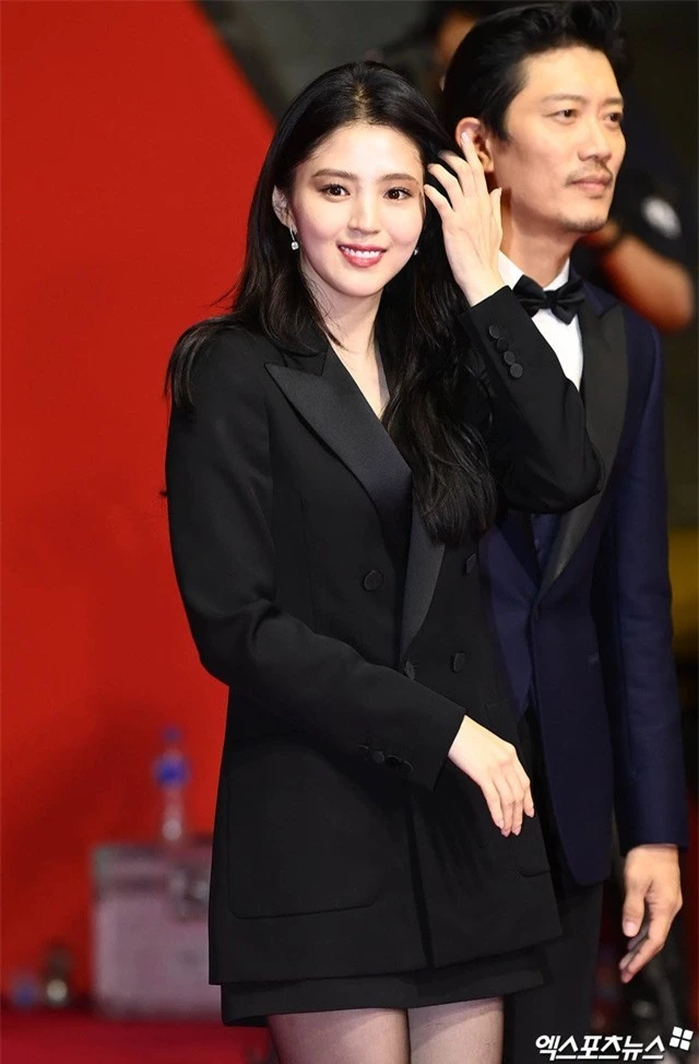 Dàn sao rực rỡ đổ bộ thảm đỏ lễ khai mạc Liên hoan phim quốc tế Busan 2021 - Ảnh 7.