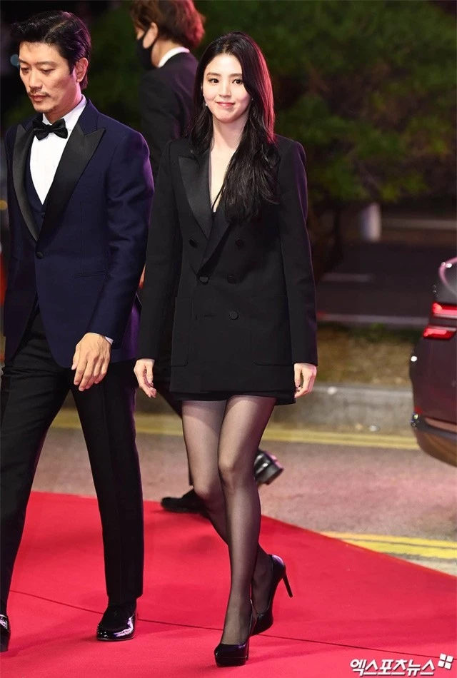 Dàn sao rực rỡ đổ bộ thảm đỏ lễ khai mạc Liên hoan phim quốc tế Busan 2021 - Ảnh 9.