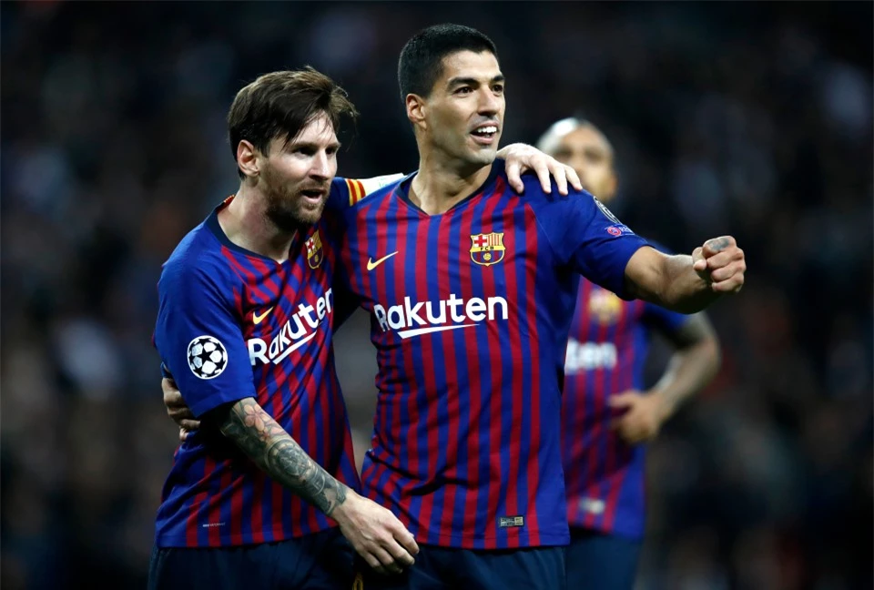 Suarez (phải) từng một thời làm mưa làm gió trong màu áo của Barca