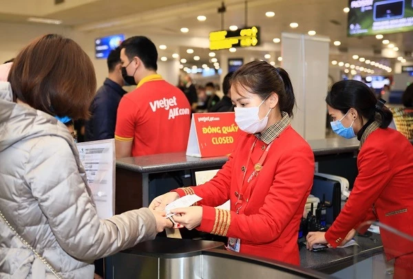 Mở lại 7 đường bay từ 10/10, Vietjet sẵn sàng đón khách trên các chuyến bay xanh, an toàn phòng chống dịch bệnh.