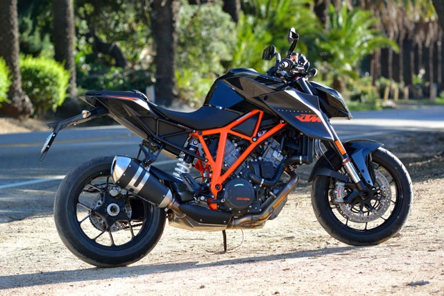 KTM 1290 Super Duke R 2020.