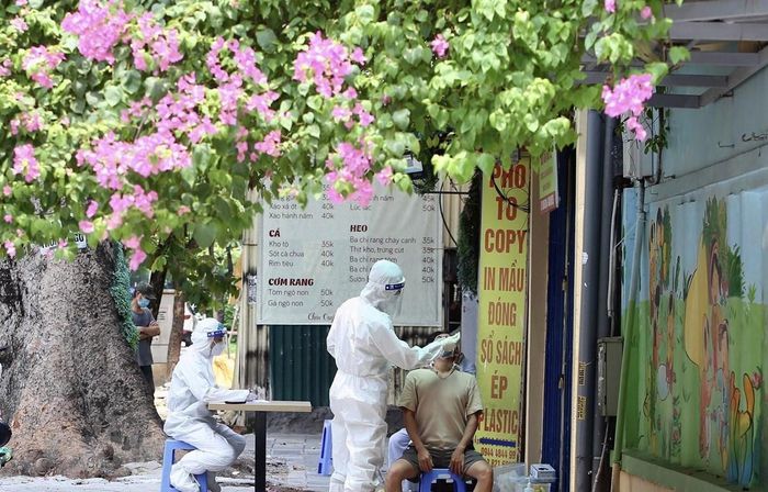 Những 'đòn đánh' quyết định giúp Việt Nam kiểm soát dịch COVID-19