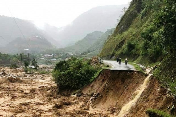 Mưa lớn ở miền Trung và Tây Nguyên, cảnh báo lũ quét và sạt lở đất