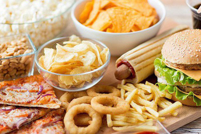 7 loại thực phẩm gây hại cho não bộ, ăn nhiều khiến đầu óc thiếu minh mẫn