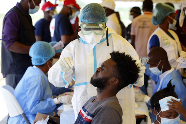 COVID-19 sẽ còn trở đi trở lại trong hàng trăm năm, châu Á là khu vực có số ca mắc cao nhất