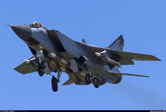 Vì sao Nga trang bị tên lửa tầm ngắn R-74 cho tiêm kích tầm xa MiG-31?
