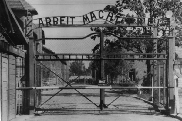 Số phận một điệp viên trại Auschwitz -0