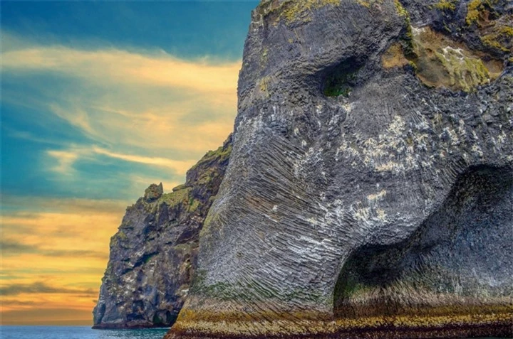 Tảng đá hệt như con voi khổng lồ nổi giữa biển - Tuyệt tác của mẹ thiên nhiên - 2