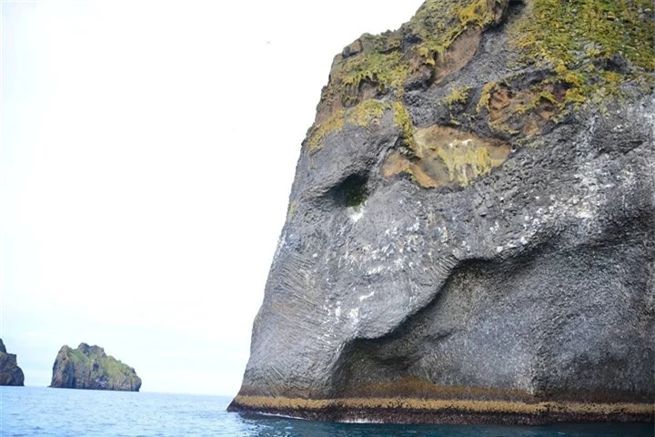 Tảng đá hệt như con voi khổng lồ nổi giữa biển - Tuyệt tác của mẹ thiên nhiên - 6