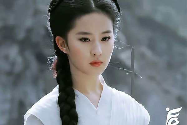 Vẻ đẹp kinh diễm tuổi 19 của "thần tiên tỷ tỷ" Lưu Diệc Phi gây sốt trở lại