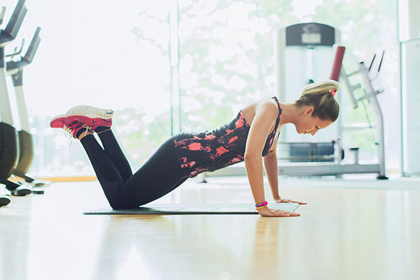 Khắc phục mọi khuyết điểm với 4 bài tập cải thiện vóc dáng tam giác ngược hiệu quả