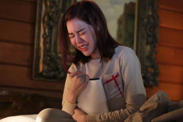 Ngày tôi theo chồng, mẹ kế tặng một món quà nhỏ nhưng khiến tôi mất ngủ cả đêm