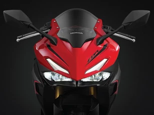 Honda CBR150R có đủ sức để cạnh tranh với Yamaha YZF-R15?