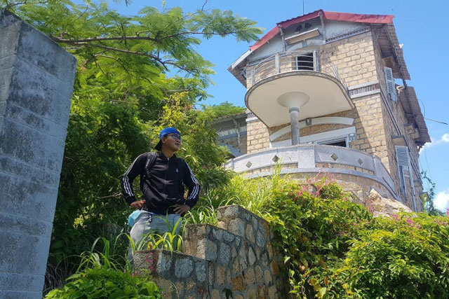 Bí ẩn căn biệt thự bỏ hoang trên núi Sam