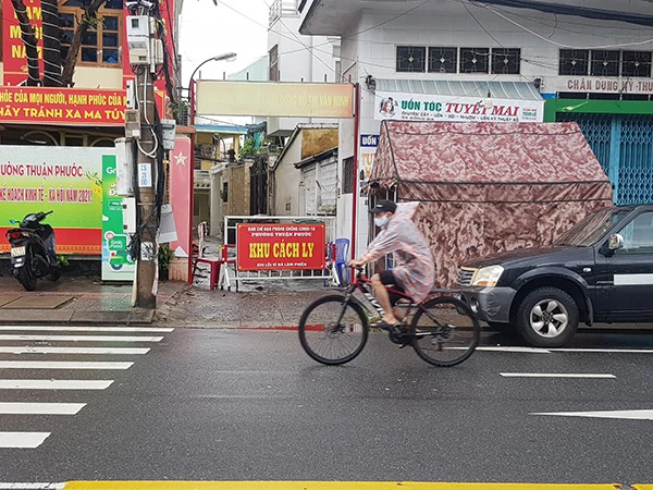 Điểm phong tỏa tại kiệt 86 Đống Đa (phường Thuận Phước, quận Hải Châu) là một trong ba điểm phong tỏa cúng còn lại trên địa bàn TP Đà Nẵng tính đến chiều 8/10