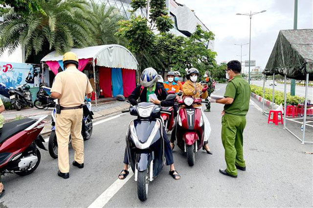 Đối tượng nào được cấp mã QR code để di chuyển từ TP Hồ Chí Minh đến các tỉnh thành khác?