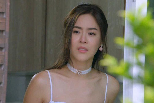 Mượn điện thoại của chồng để nhắn mời chị chồng sang ăn cơm, nhìn nội dung đáp lại mà tôi rụng rời