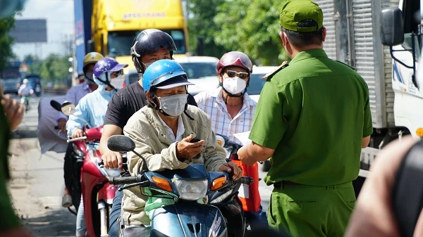 Cuộc sống quá khó khăn, nhiều người quyết định trở về quê.