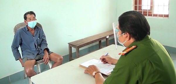 Bắt giam đối tượng tháo dây phong tỏa cách ly, đánh trưởng ấp