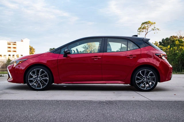 9. Toyota Corolla Hatchback 2021 (giá khởi điểm: 21.560 USD).