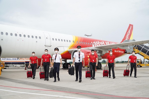 Từ 10/10, Vietjet mở lại 15 đường bay đón khách trên những chuyến bay xanh an toàn