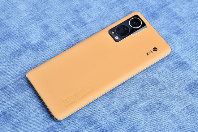 Smartphone chip S870 5G, RAM 8 GB, Rom 512 GB, sạc 55W, camera selfie ẩn dưới màn hình, giá 12,34 triệu