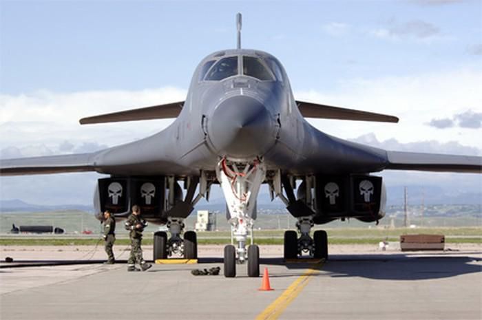 Mỹ quyết đuổi kịp Nga bằng siêu vũ khí mới cho oanh tạc cơ B-1B Lancer