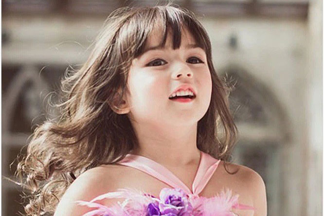 Sau 7 năm, tiểu mỹ nhân đẹp nhất Thái Lan dậy thì cao lớn