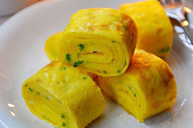 Rán trứng bỏ thêm thứ này vào: Món ăn thơm nức, mềm tan