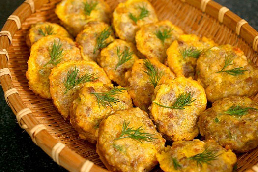 Đậu phụ luộc, rán mãi cũng chán, làm cách này có ngay món chả giòn ngon, đưa cơm