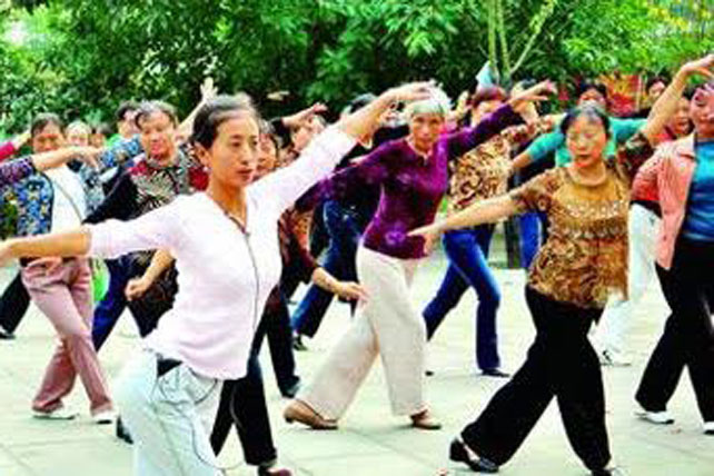 Khiêu vũ dưỡng sinh dễ làm tổn thương khớp gối người già